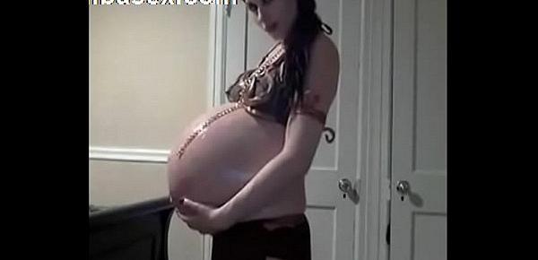  Pregnant Arab lady on webcam